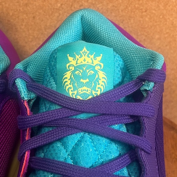 Nike 
Lebron james 
Witness 8
Girls purple
NWOT - Picture 7 of 13